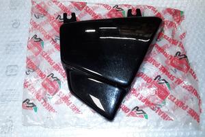 Coperchio sottosella nero dx aprilia red rose 50