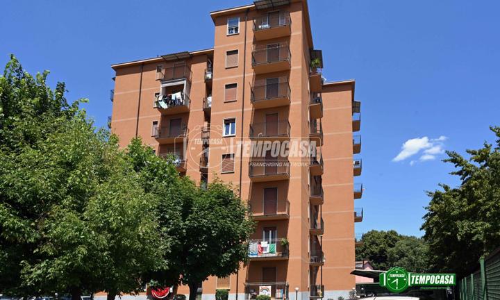 4 LOCALI COMPLETAMENTE RISTRUTTURATO IN VIA AMATI