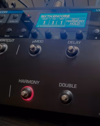 TC Helicon VoiceLive 2 + Microfono MP-85