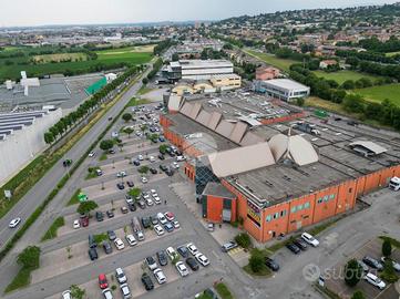 NEGOZIO A CASTIGLIONE DELLE STIVIERE