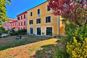 CASA SEMINDIPENDENTE A CERRETO D'ESI