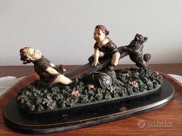 Scultura di Bruno Merli (firmata) con due bambini 