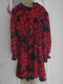 vestito lungo fino al ginocchio nero con fiori ros