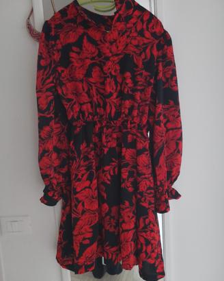 vestito lungo fino al ginocchio nero con fiori ros