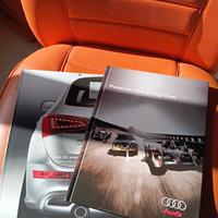 Libro più rivista magazine marchio Audi 