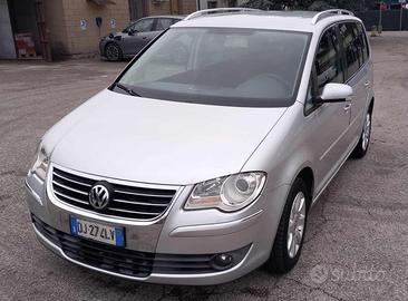 VOLKSWAGEN Touran 2.0 TDI DPF DSG Highline senza