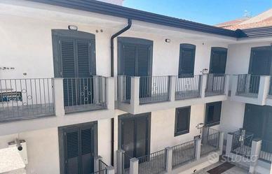 Porte legno struttura Spissu finestre e persiane