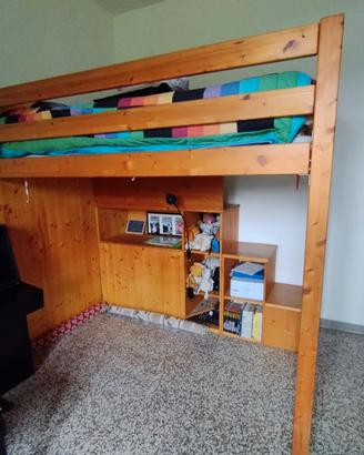 Struttura con letto a castello in legno massiccio