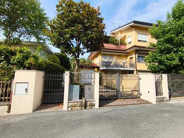 Attico con garage ed ascensore privato