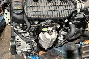 Motore Peugeot 208 1.2 benzina HM05