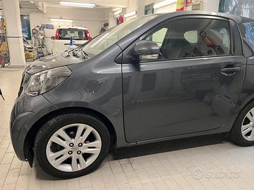 Toyota iq 2009