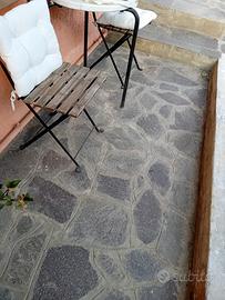 2 sedie e tavolino 