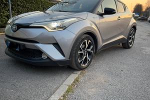 Toyota CH-R ibrida