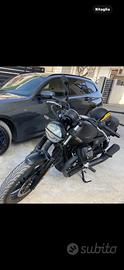 Moto Guzzi V7 Stone solo 2300 Km