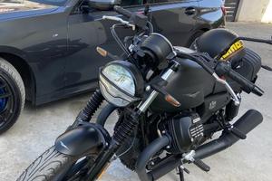 Moto Guzzi V7 Stone solo 2300 Km