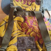 zaino over in tessuto ricamato floreale