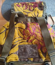 zaino over in tessuto ricamato floreale