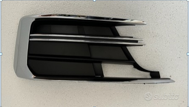 Tappo Fendinebbia Dx Audi A8 18> Nero C/Cromatura