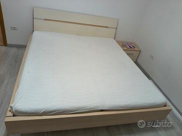 Letto matrimoniale per materassi 200x190 cm