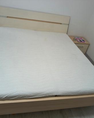 Letto matrimoniale per materassi 200x190 cm