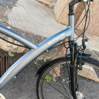 Bicicletta BTwin da passeggio con ruote da 28 