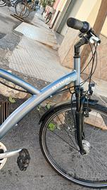 Bicicletta BTwin da passeggio con ruote da 28 
