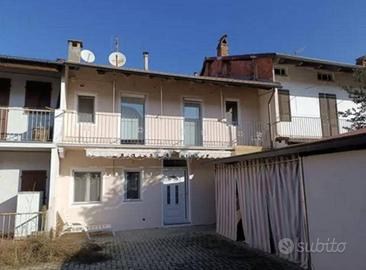 Immobile in asta di 132 m² con 5 locali a Caluso