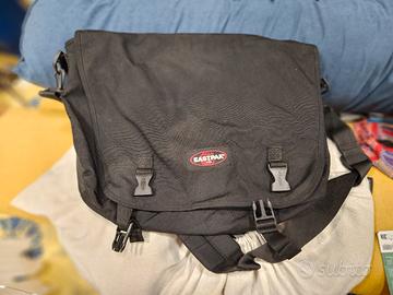 borsa tracolla Eastpak laptop 