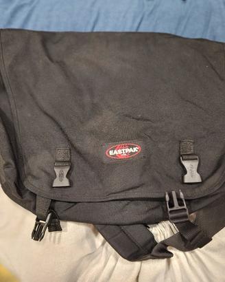 borsa tracolla Eastpak laptop 
