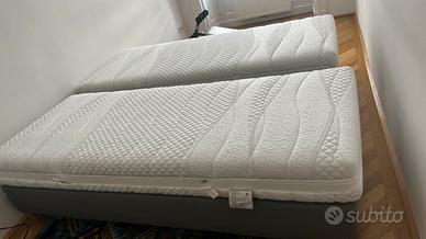 2 letti singoli con materassi