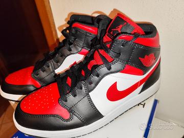 Nike Air Jordan 1 mid Black Fire Red White