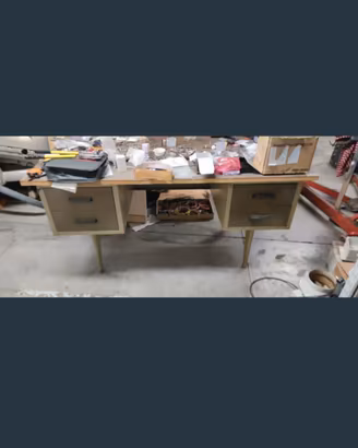 Scrivania industrial vintage 
