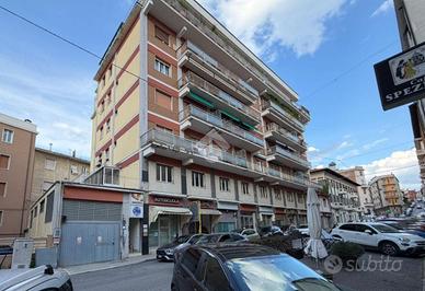 3 LOCALI A ANCONA