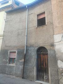 Casa due livelli. pronta per i lavori!