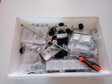 IKEA rimanenze vari kit di montaggio 