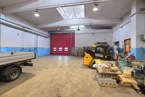 Immobile di 560 m² con 3 locali a Trofarello