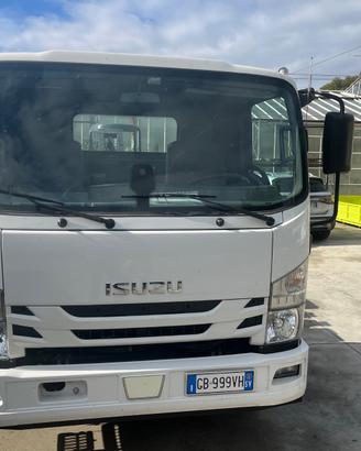 Isuzu q95 scarrabile