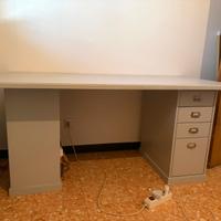 scrivania modulare con cassetti e libreria