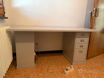 scrivania modulare con cassetti e libreria