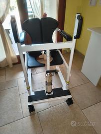 Sollevatore idraulico per disabili