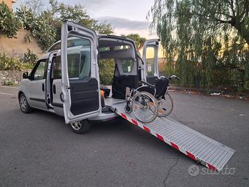 Fiat Doblo Con rampa manuale trasporto disabili in