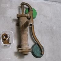 POMPA MANUALE A LEVA IN GHISA