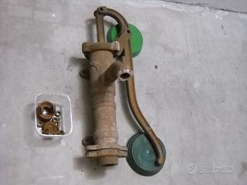 POMPA MANUALE A LEVA IN GHISA