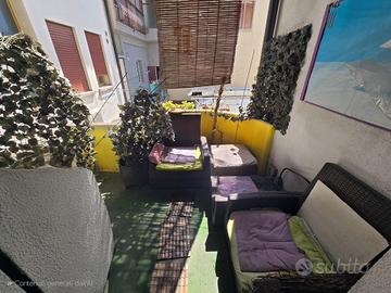 Calcroci: Piano rialzato di: ingr., sogg., cucina