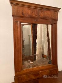Antica specchiera con cornice in legno massello