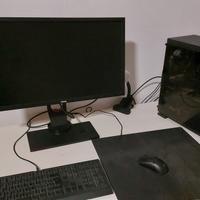 Postazione   pc da gaming, monitor e periferiche