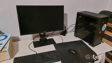 Postazione   pc da gaming, monitor e periferiche