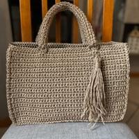 Borsa a uncinetto fatta a mano