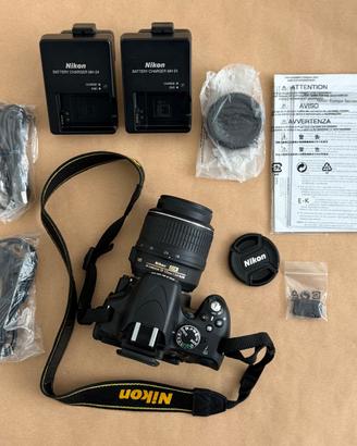 Nikon D5100 + Nikkor 18-55mm VR + Borsa