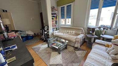 DUE LOCALI CON CUCINA ABITABILE - SENZA SPESE COND